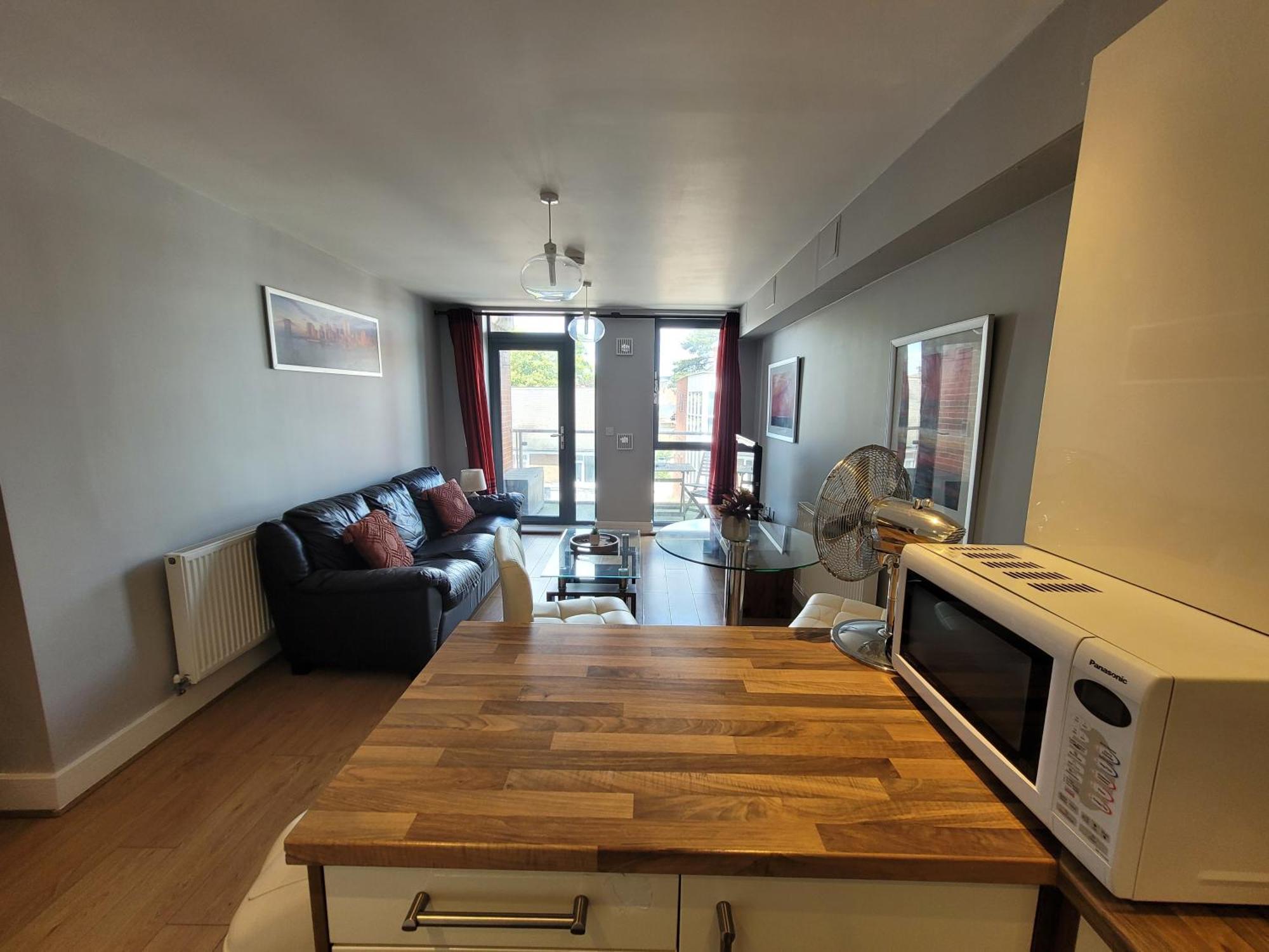 Lesley Court- A Lovely Spacious 2 Bedroom Apartment By Catchpole Stays Челмсфорд Экстерьер фото