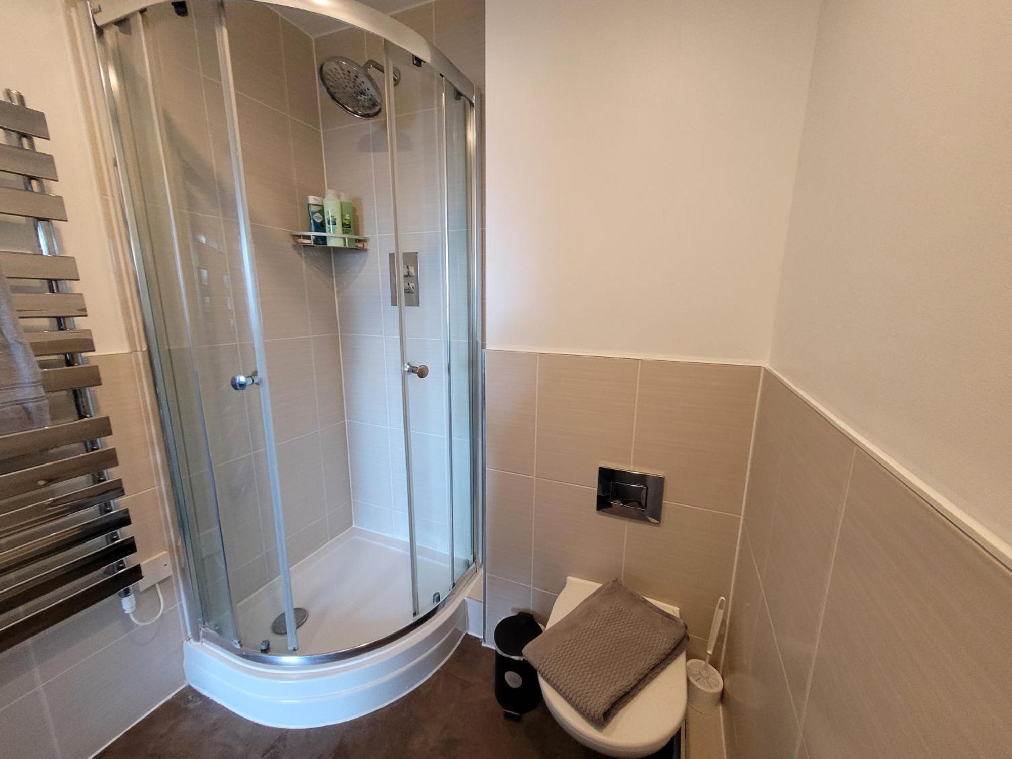 Lesley Court- A Lovely Spacious 2 Bedroom Apartment By Catchpole Stays Челмсфорд Экстерьер фото