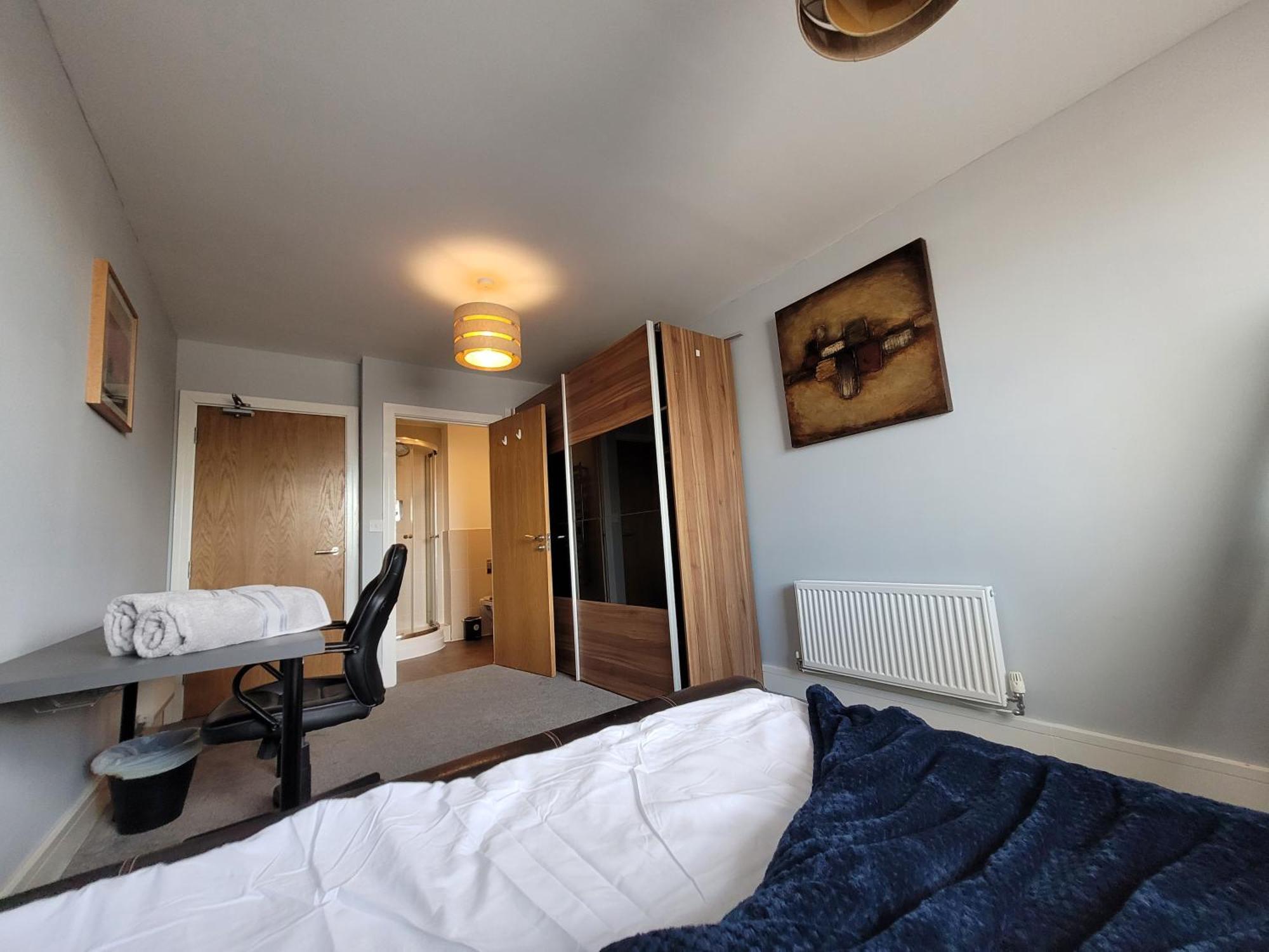 Lesley Court- A Lovely Spacious 2 Bedroom Apartment By Catchpole Stays Челмсфорд Экстерьер фото