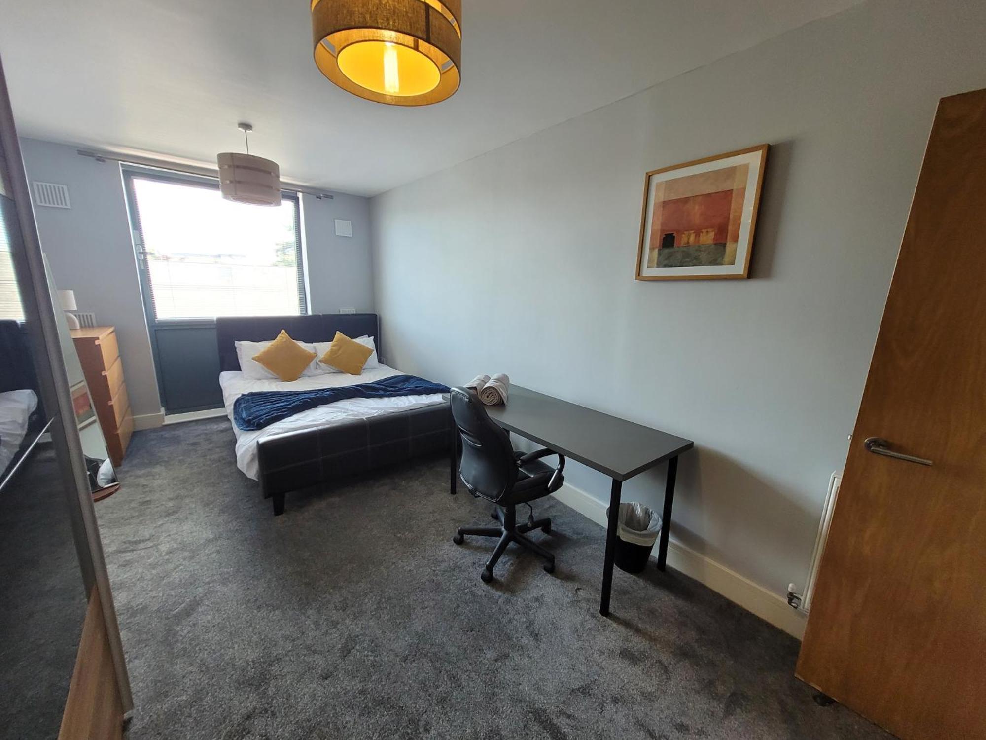 Lesley Court- A Lovely Spacious 2 Bedroom Apartment By Catchpole Stays Челмсфорд Экстерьер фото