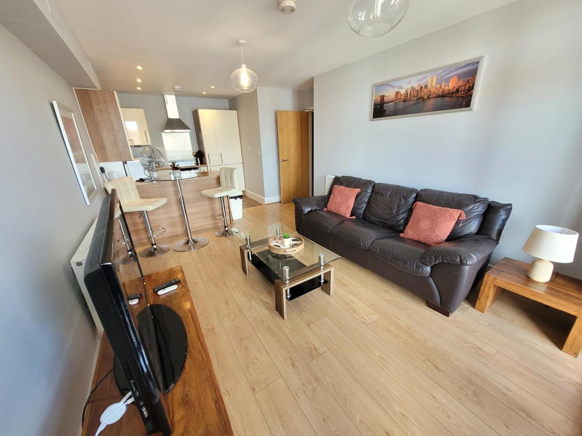 Lesley Court- A Lovely Spacious 2 Bedroom Apartment By Catchpole Stays Челмсфорд Экстерьер фото