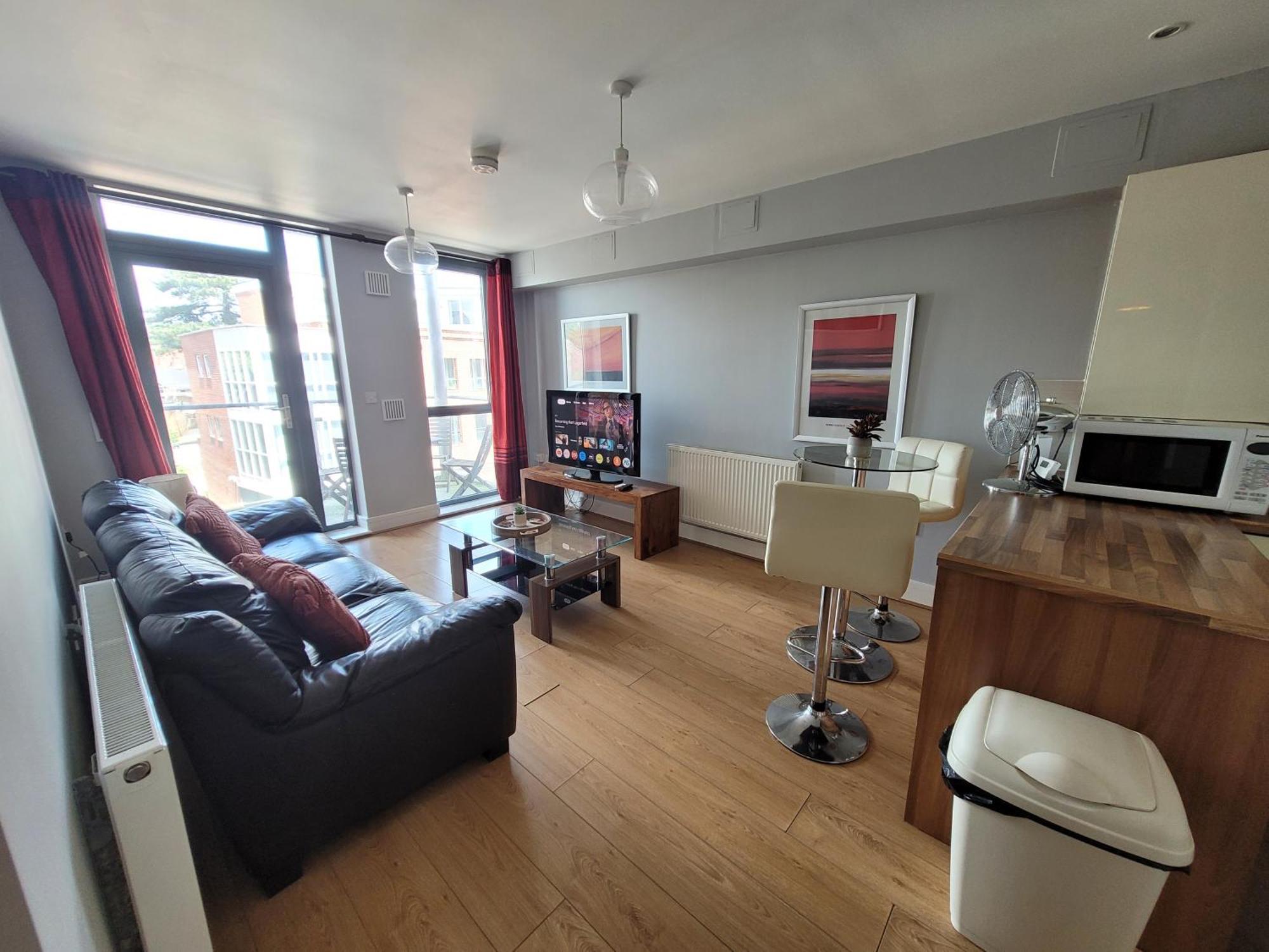 Lesley Court- A Lovely Spacious 2 Bedroom Apartment By Catchpole Stays Челмсфорд Экстерьер фото
