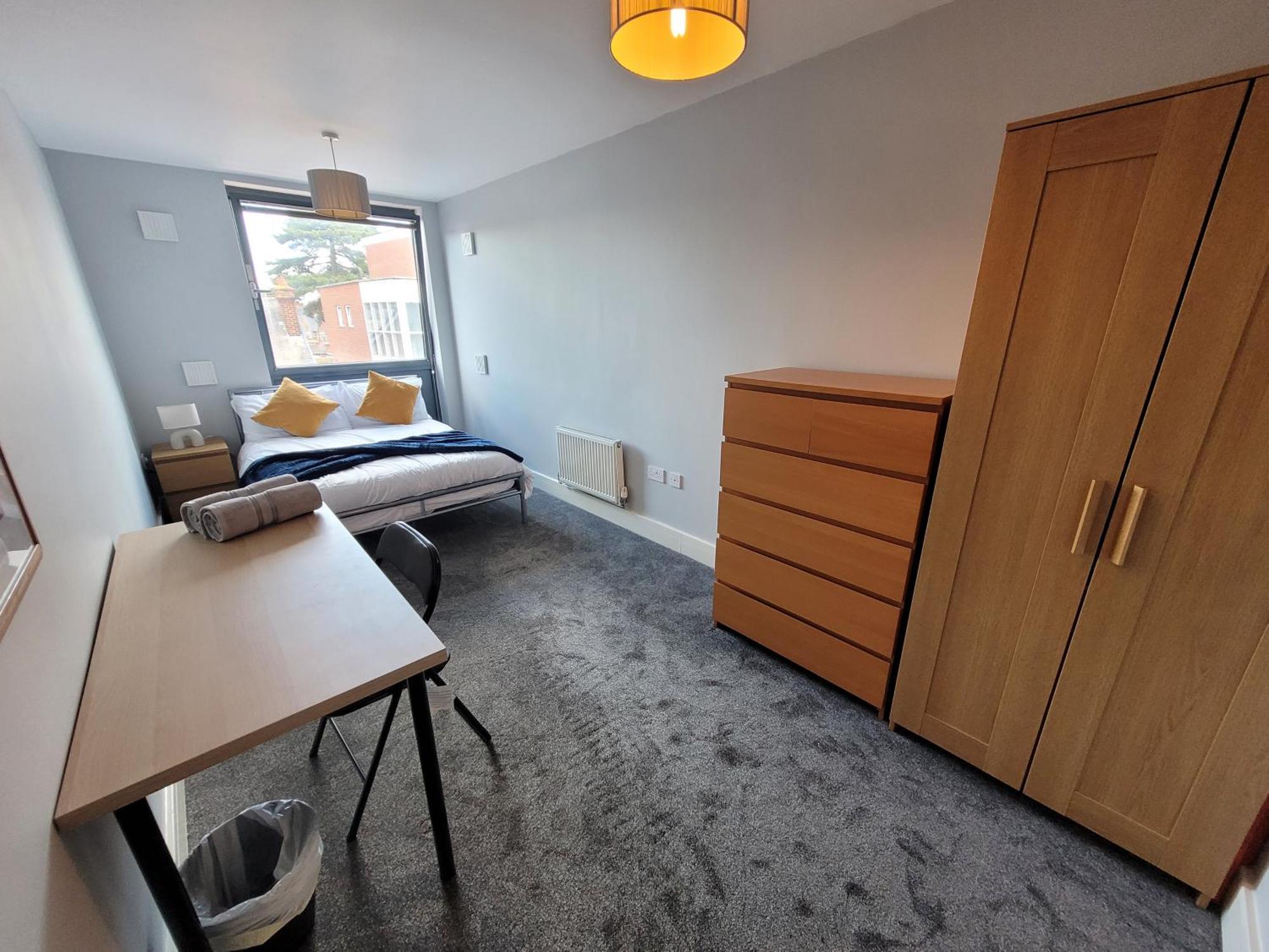 Lesley Court- A Lovely Spacious 2 Bedroom Apartment By Catchpole Stays Челмсфорд Экстерьер фото